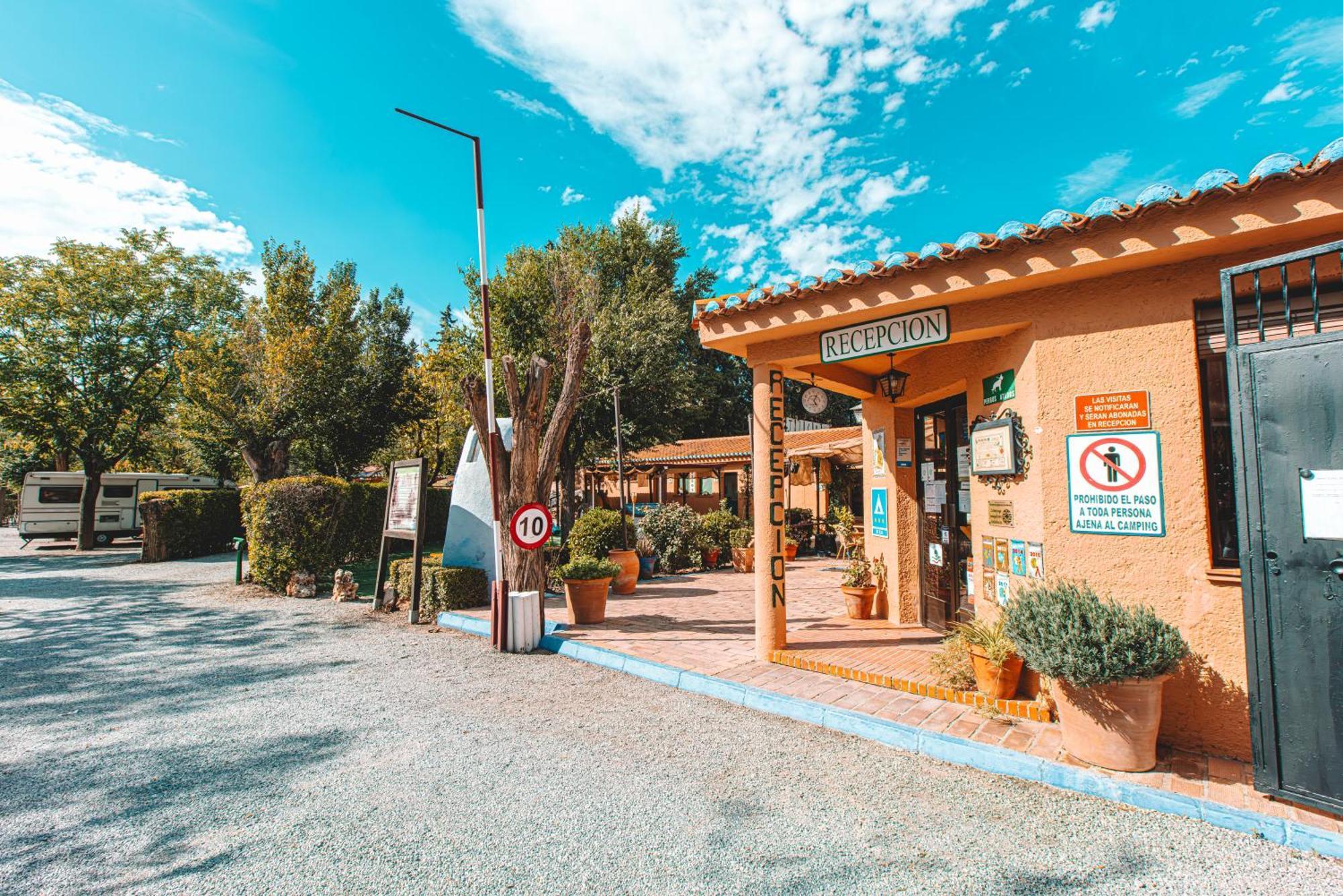 Camping & Bungalows Suspiro Del Moro Otura Εξωτερικό φωτογραφία